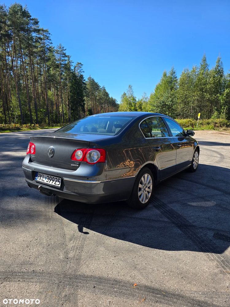 Volkswagen Passat 1.6 TDI DPF BlueMot Comfortline - 4