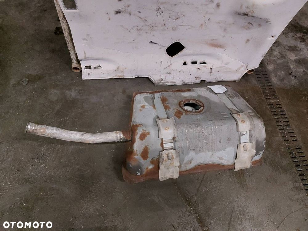 BAK ZBIORNIK PALIWA CHEVROLET CAMARO IV 3.4 V6 94r - 2