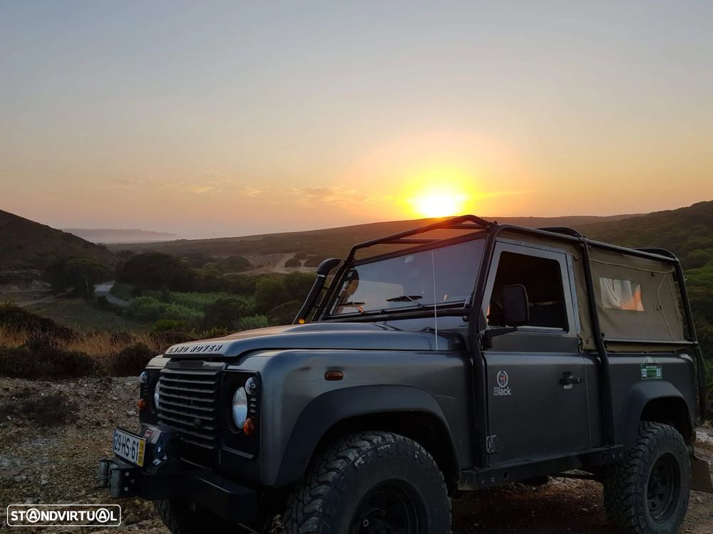 Land Rover Defender - 28