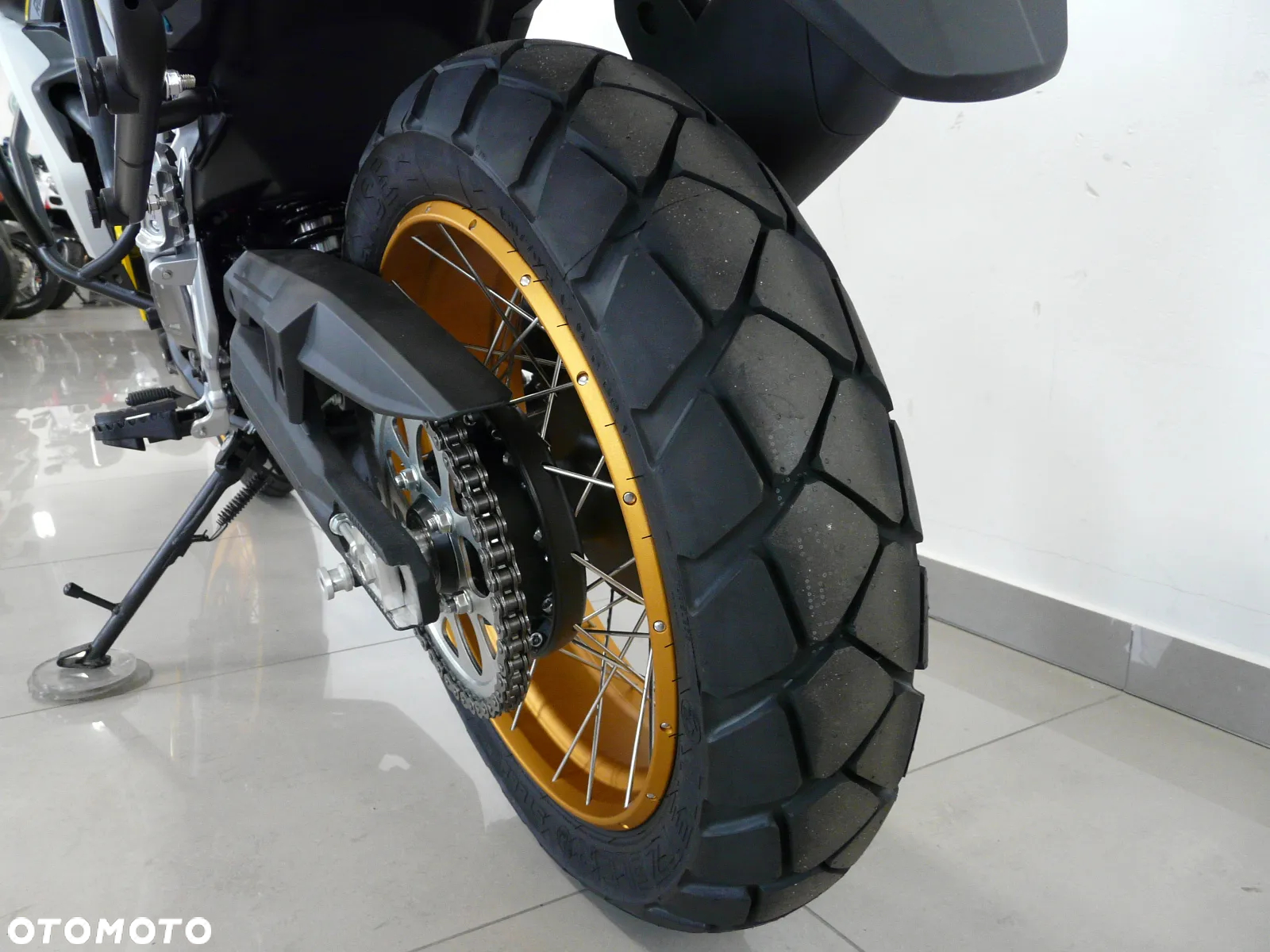 QJMOTOR SVT 650X - 33