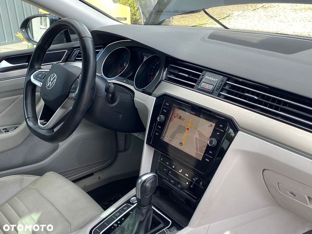 Volkswagen Passat 2.0 TDI Elegance DSG - 13