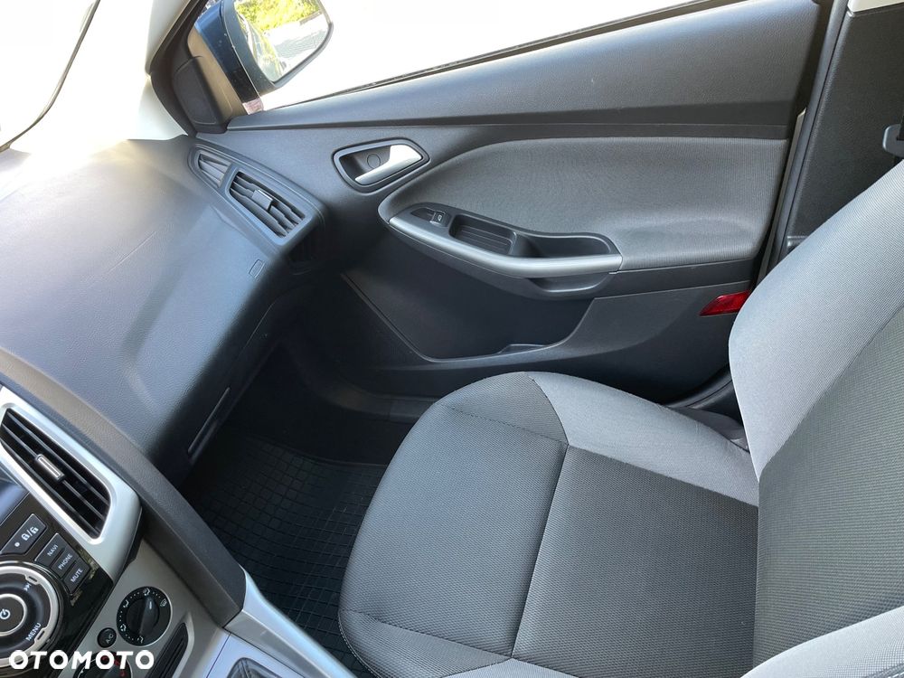 Ford Focus 1.6 Ambiente - 8