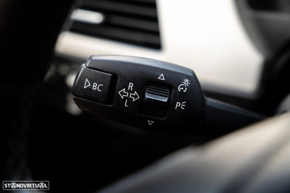 BMW 318 d Line Sport - 16