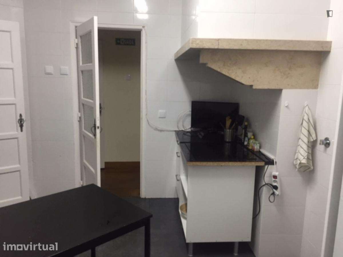 Quarto - localizado em Campo Grande Lisbon - Grande imagem: 4/11