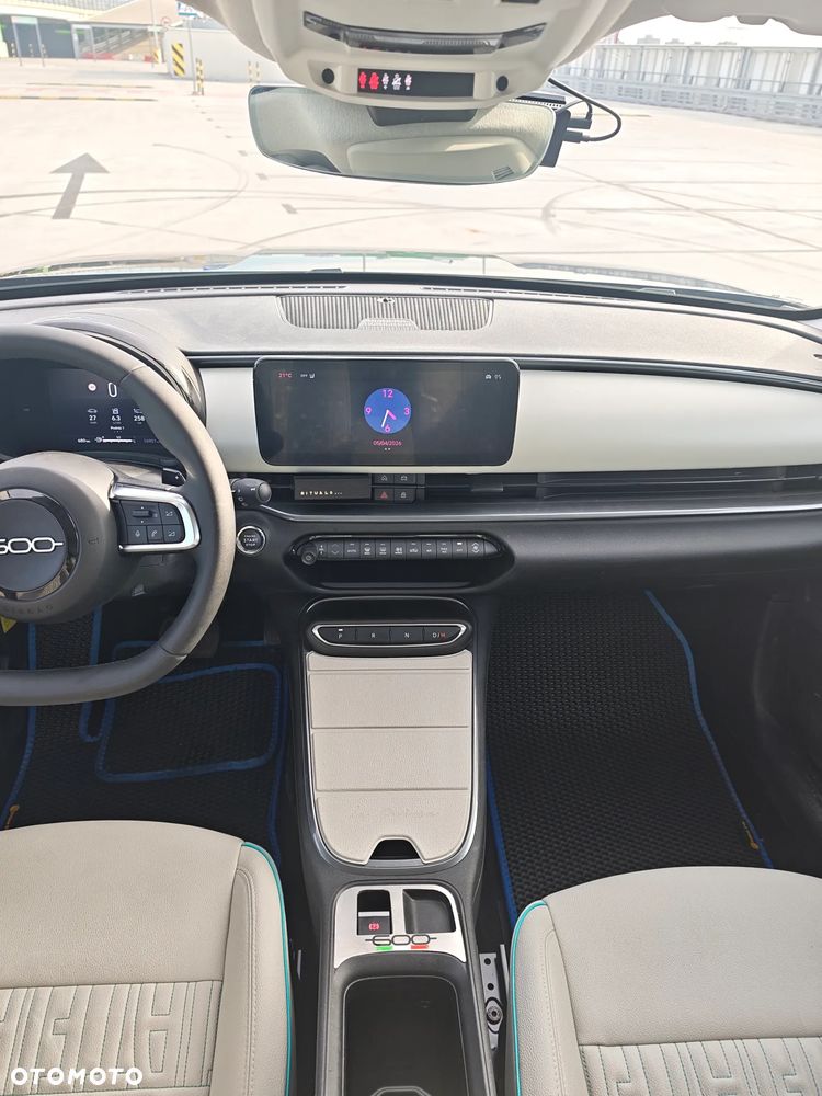 Fiat 600 1.2 Turbo La Prima eDCT - 2