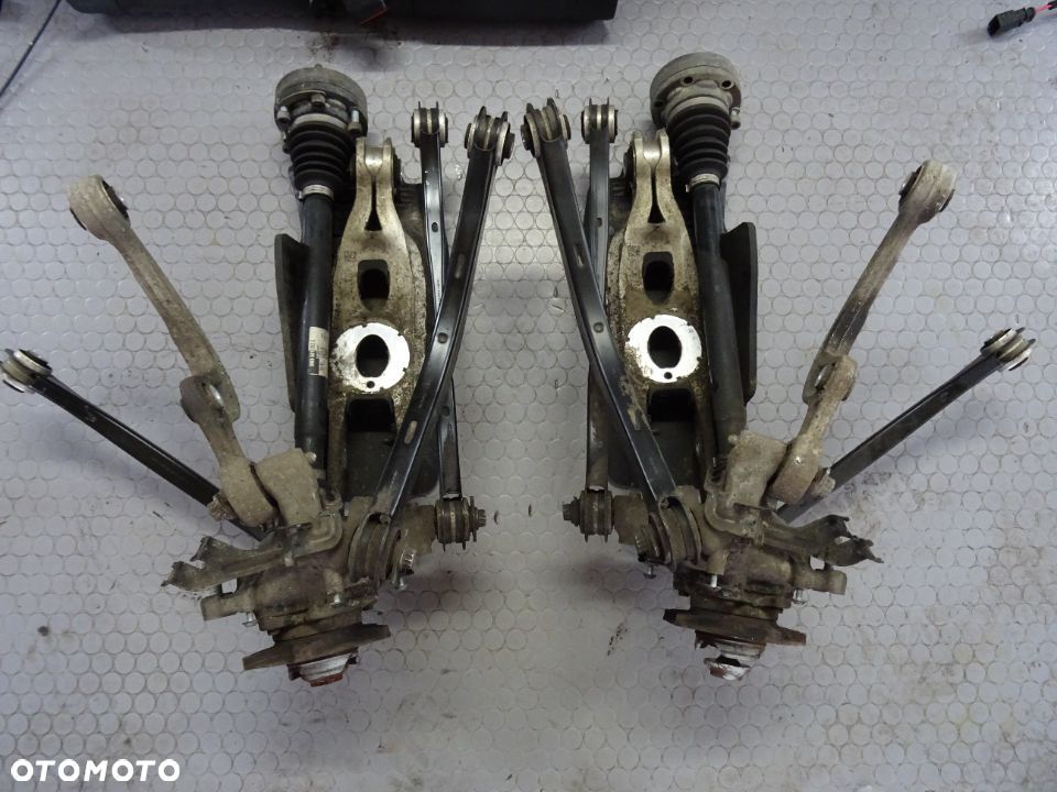 8W0505431Q 8W0505432Q Zwrotnica zawieszenie wahacz tyl Audi A4 B9 quattro