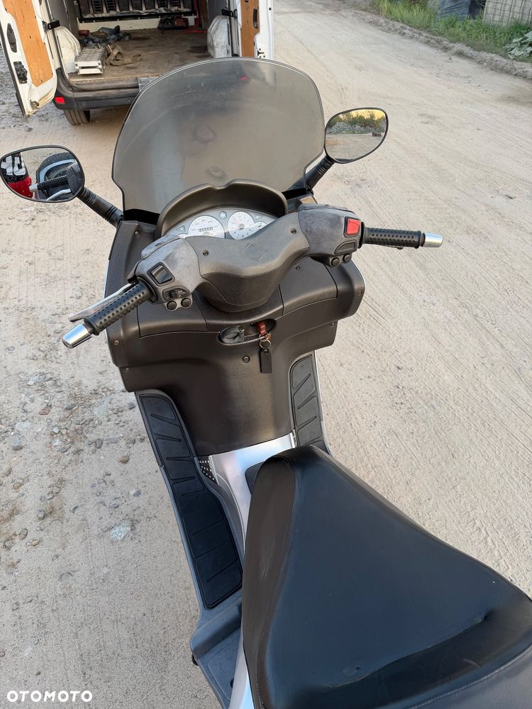 Piaggio X8 - 8