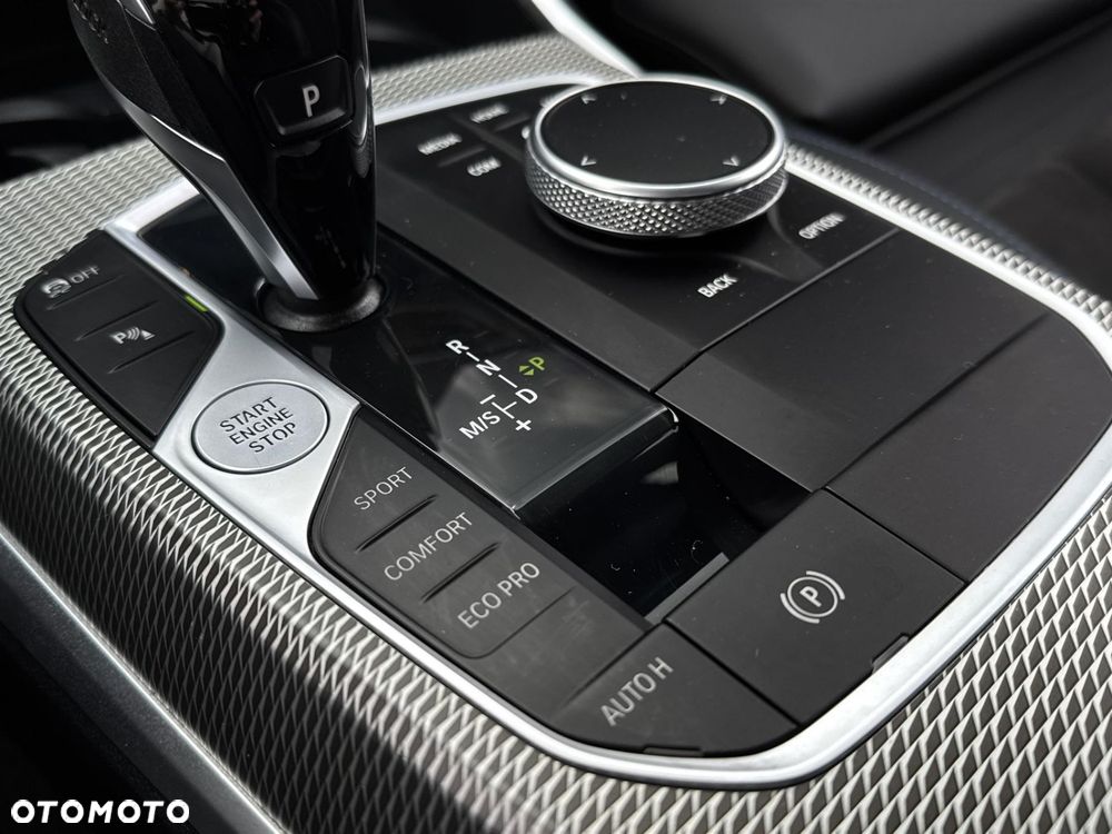BMW Seria 3 320d xDrive - 16