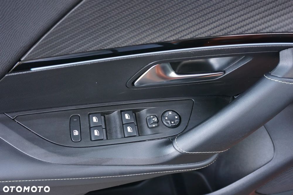 Peugeot 2008 PureTech 130 EAT8 GT - 20