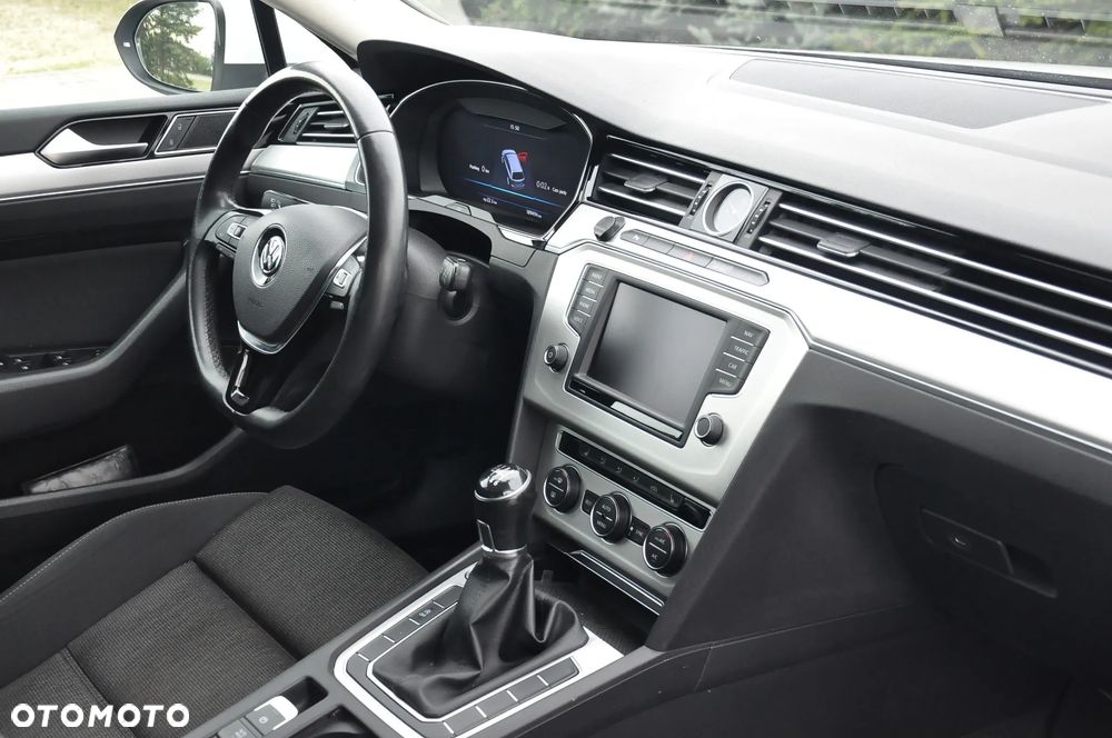 Volkswagen Passat - 30