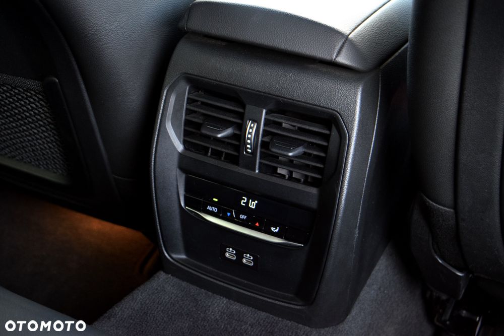 BMW Seria 3 320d xDrive M Sport sport - 28