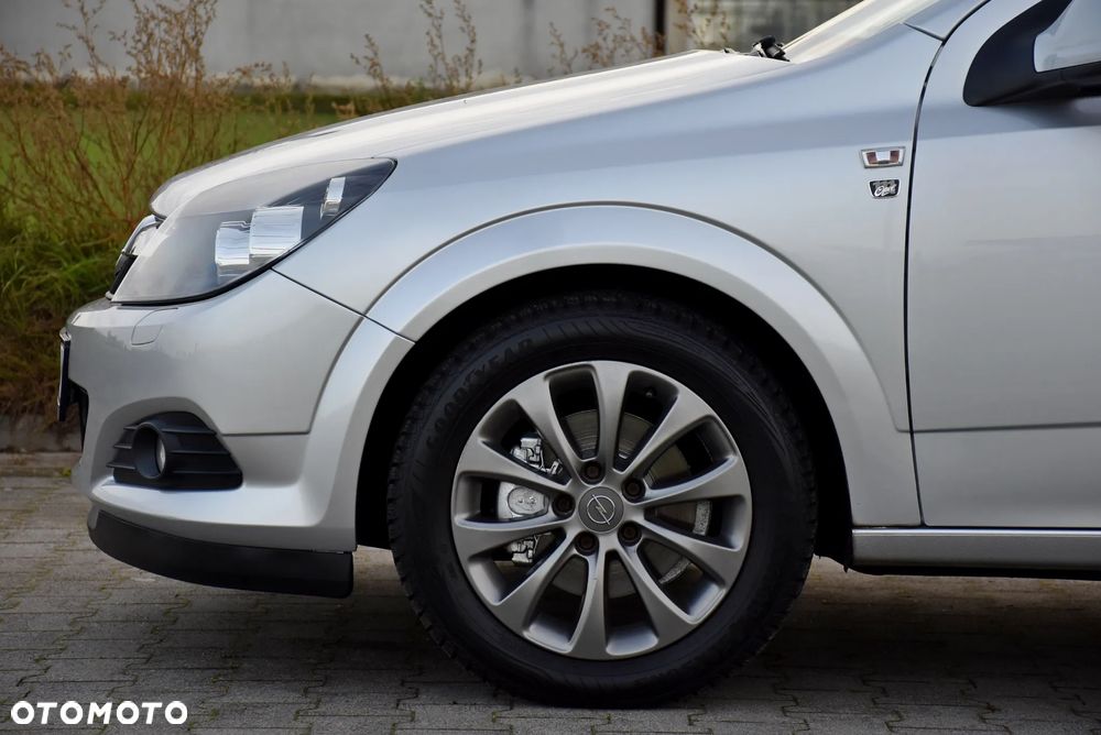 Opel Astra GTC 1.6 Edition 111 Jahre - 12