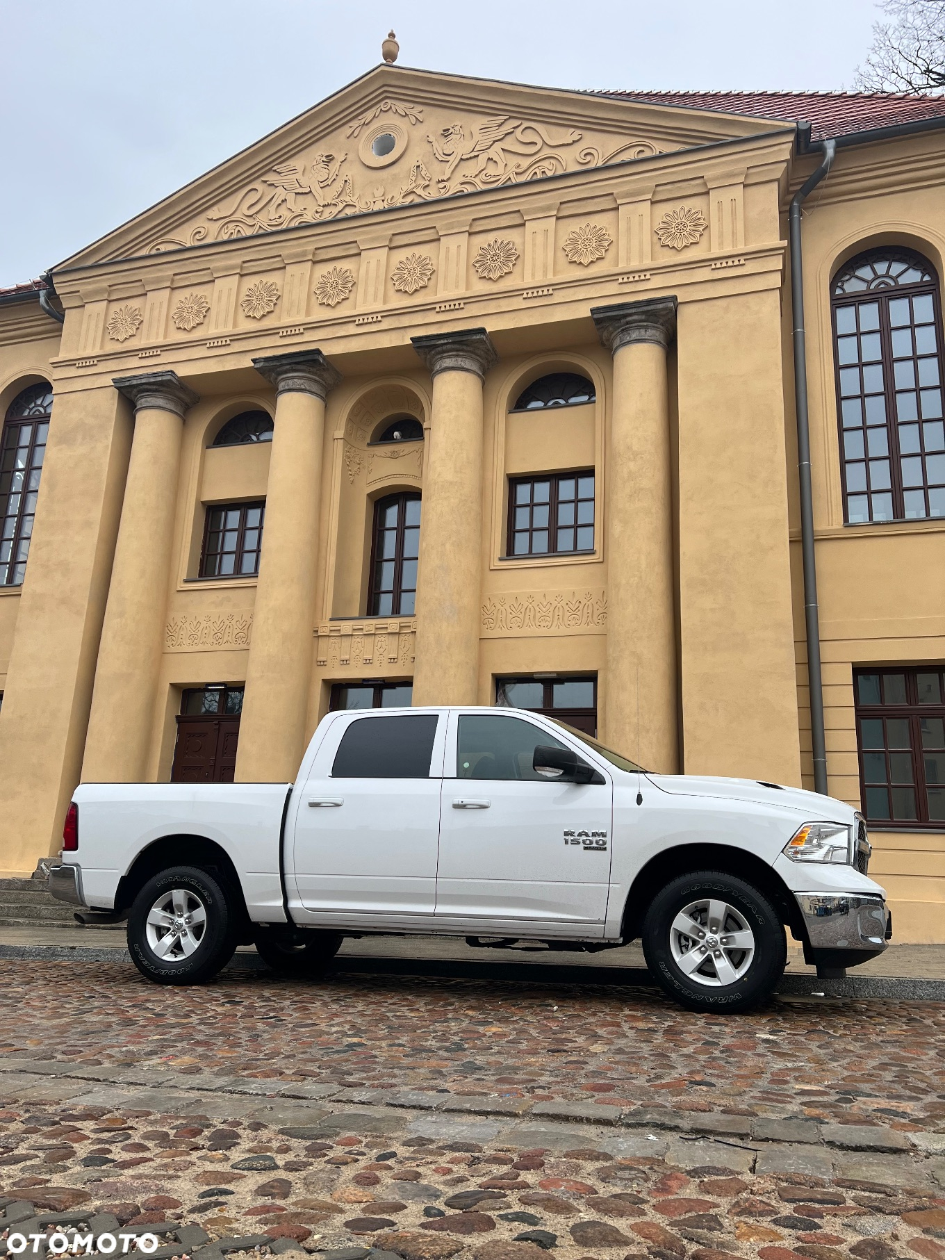 Dodge RAM 1500 5.7 4x4 - 8