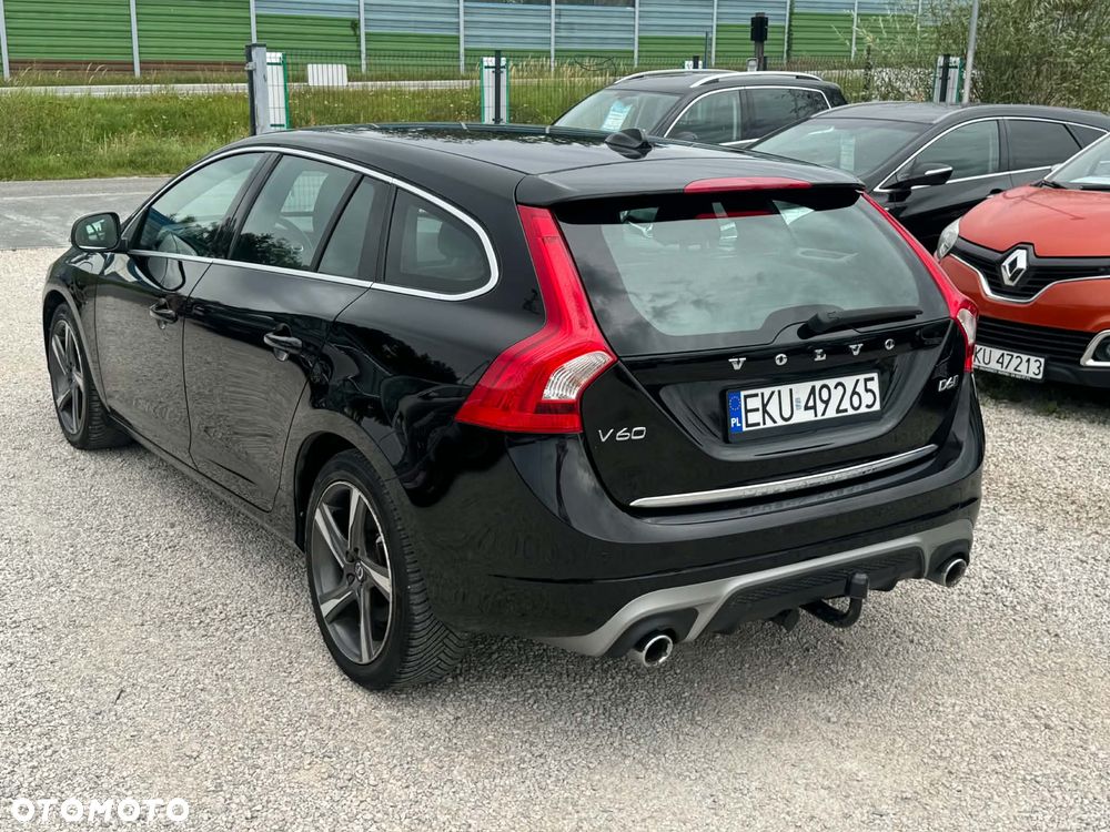 Volvo V60 D6 AWD Plug-in Hybrid R-Design Momentum - 20