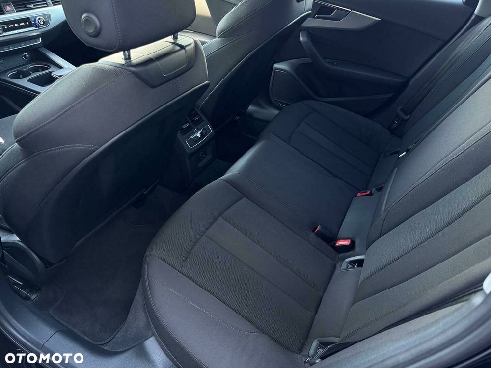 Audi A4 Limousine - 28