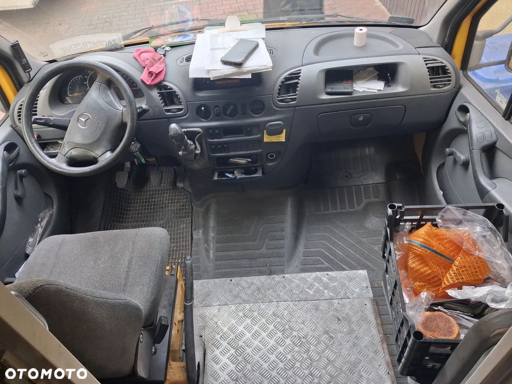 Mercedes-Benz 308 - 6