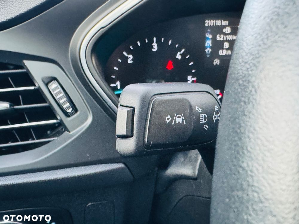 Ford Focus 1.5 EcoBlue STart-Stopp-System TITANIUM - 36