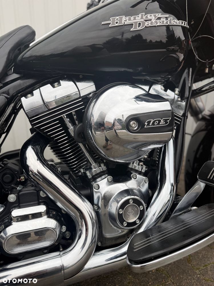 Harley-Davidson Touring Street Glide - 2