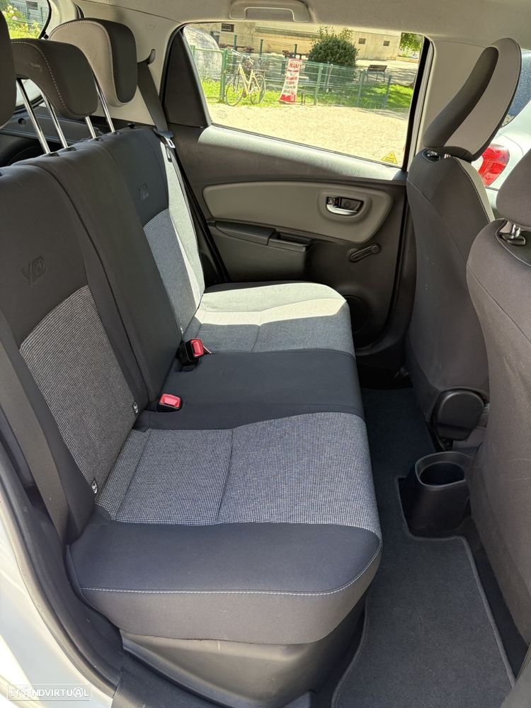Toyota Yaris 1.5 HSD Comfort+Navi - 9