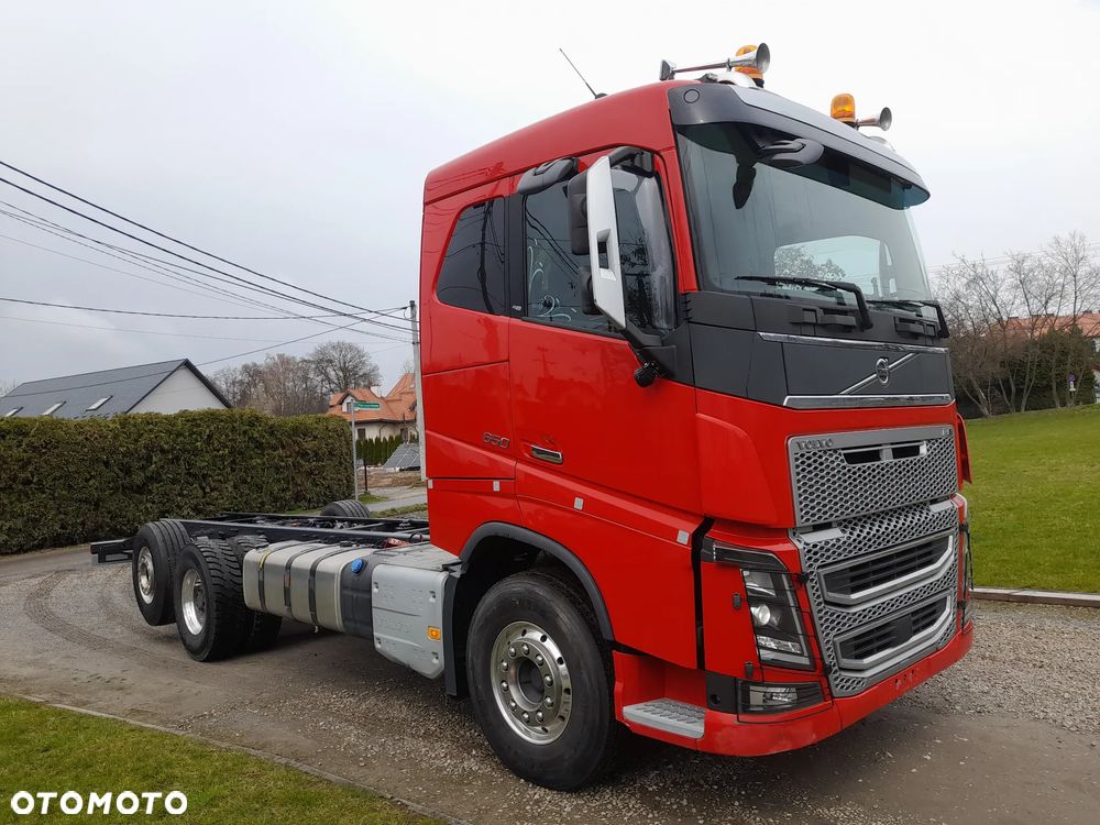 Volvo FH 16 650koni 6x2 OŚ SKRĘTNA PODNOSZONA // JEDYNY TAKI// RAMA DO ZABUDOWY// HDS dzwig żuraw do lasu drewna tarcicy // DO ŻYWCA// asenizacyjny// HOLOWNIK// FULL opcja ze SZWAJCARI - 2