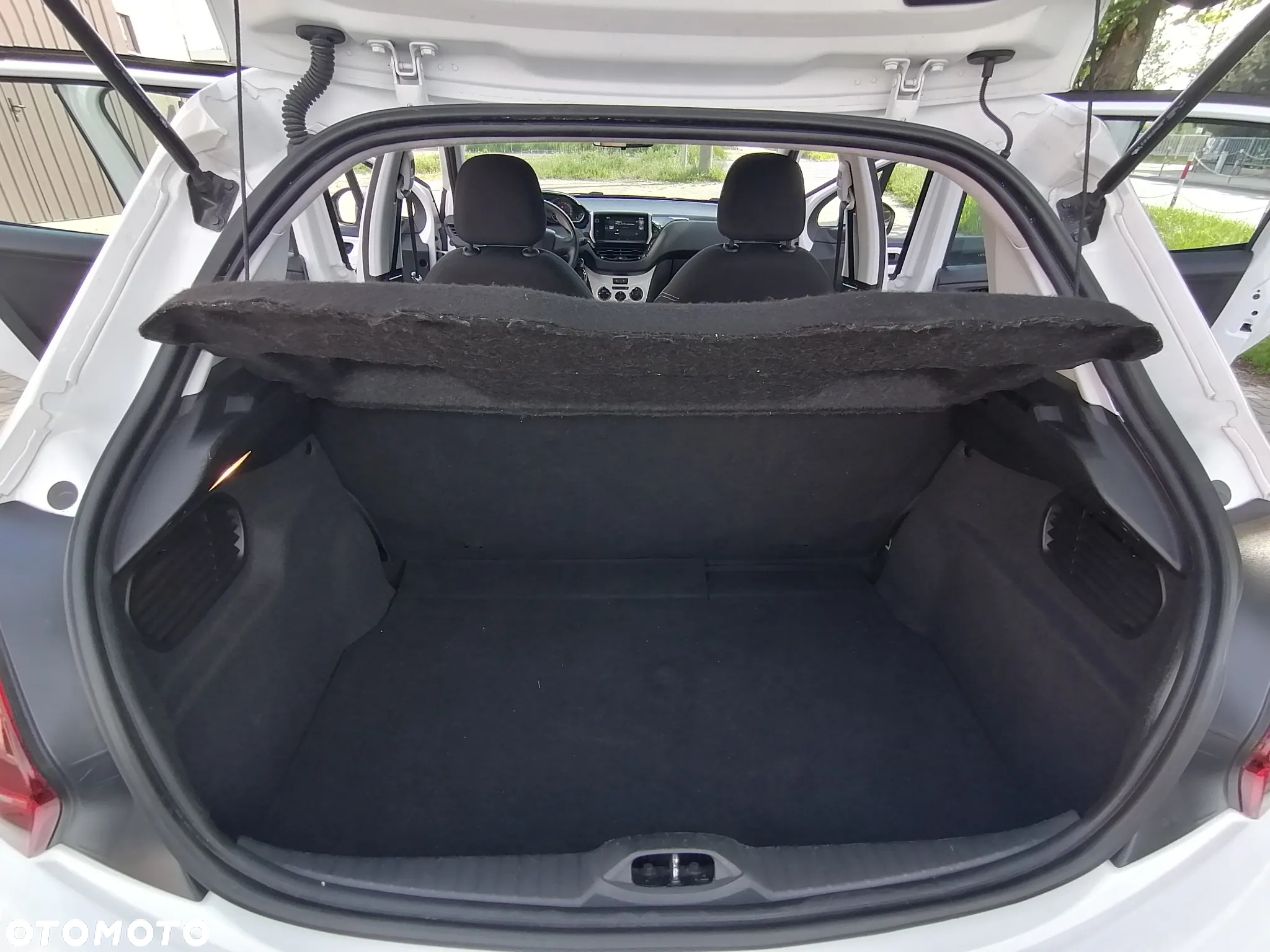 Peugeot 208 - 25