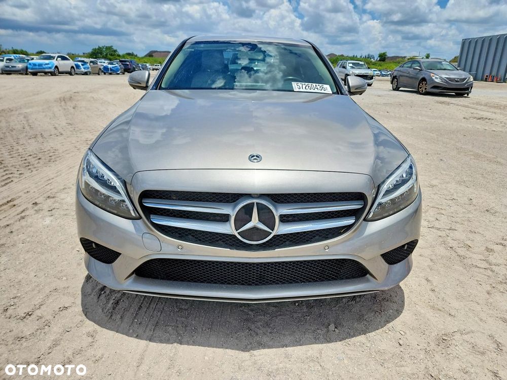 Mercedes-Benz Klasa C 300 9G-TRONIC - 6