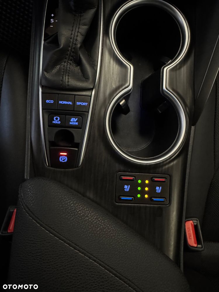 Toyota Camry 2.5 Hybrid Executive CVT - 20
