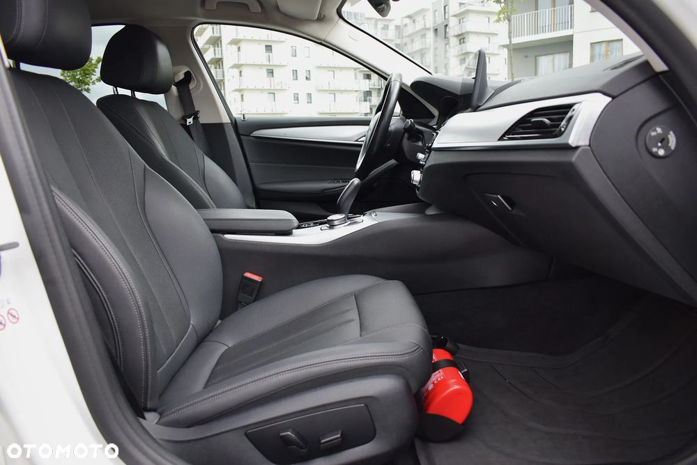 BMW Seria 5 530i xDrive mHEV sport - 10