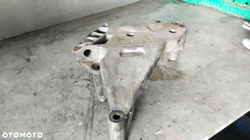 AUDI A3 S3 8P ŁAPA / MOCOWANIE SILNIKA 03G199207F - 3