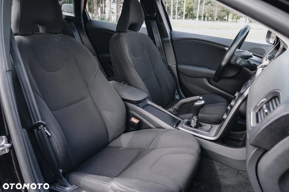 Volvo V40 D2 Momentum - 16