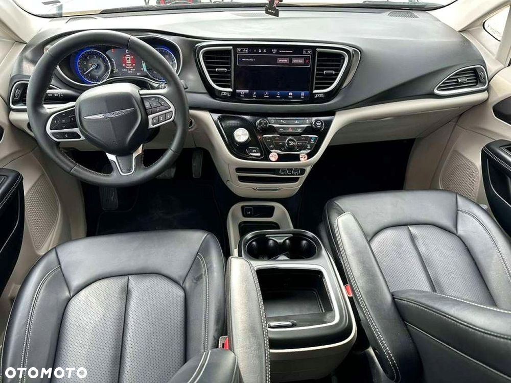 Chrysler Pacifica - 5