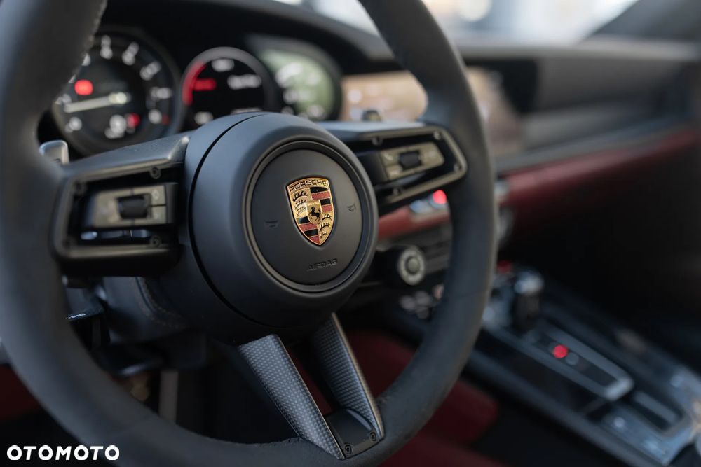 Porsche 911 Carrera GTS - 16