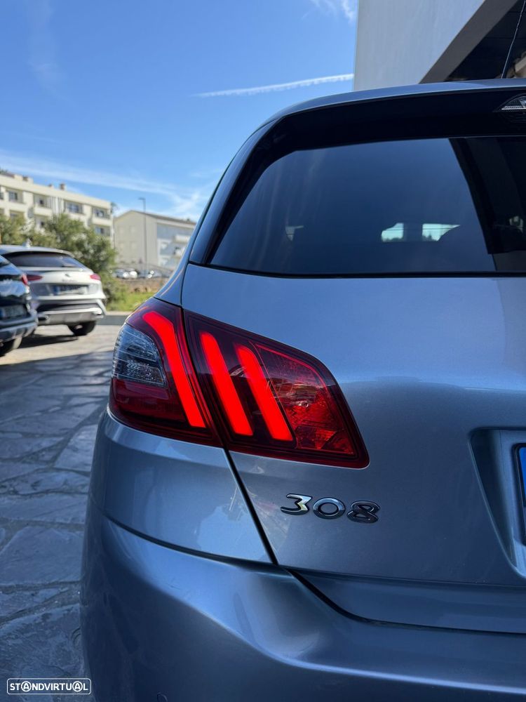 Peugeot 308 1.2 PureTech Allure EAT8 - 23