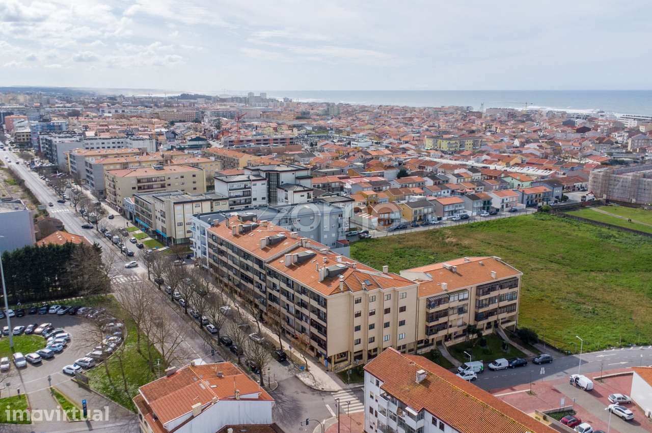 Loja com 2 frentes em plena Rua 5 de Outubro - Centro de Vila do Conde - Grande imagem: 2/23