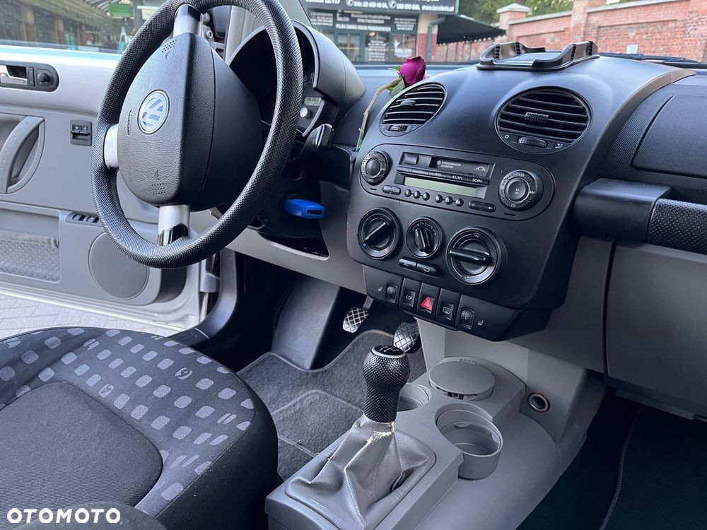Volkswagen New Beetle 2.0 - 16