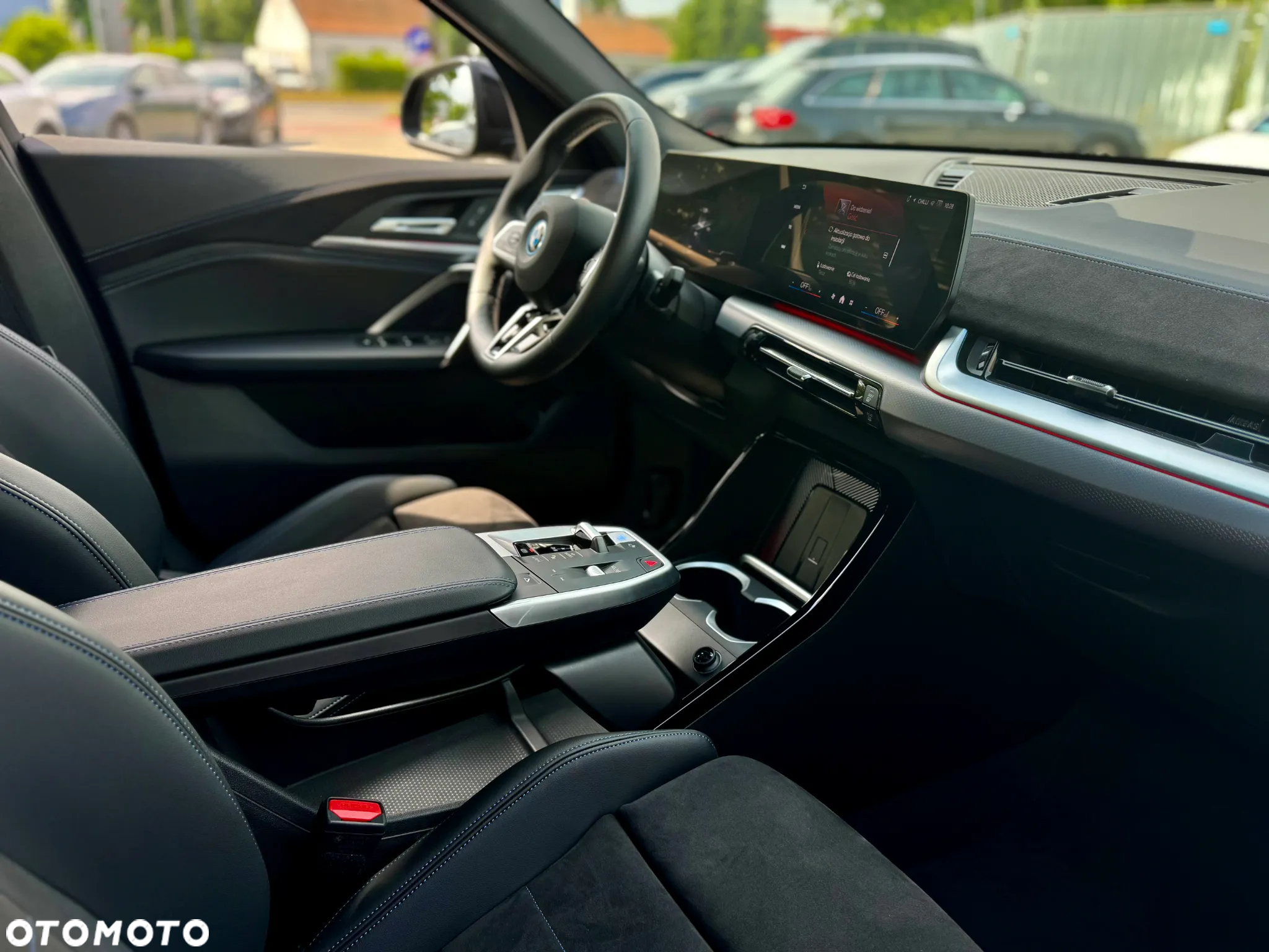 BMW iX2 eDrive20 66.5kWh M Sport - 8
