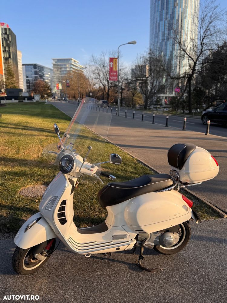 Vespa GTS 300 IE - 9