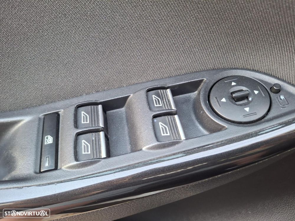 Ford Focus 1.0 EcoBoost Titanium - 17