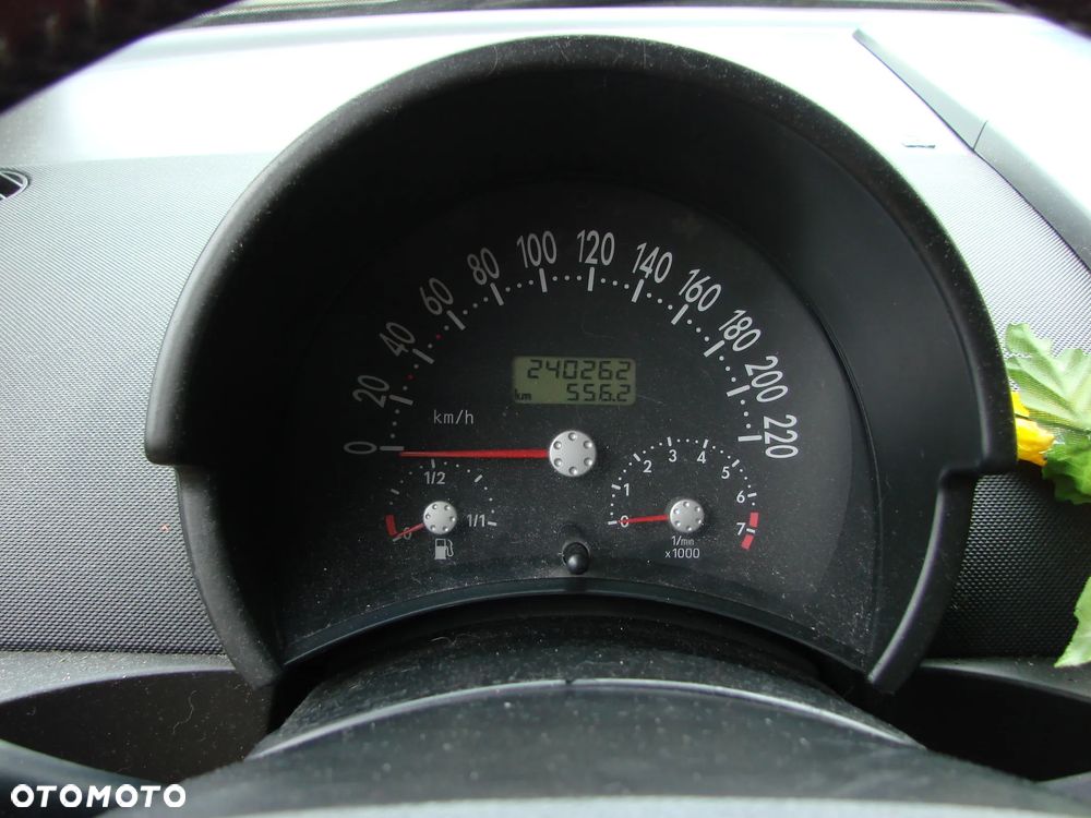 Volkswagen New Beetle - 11