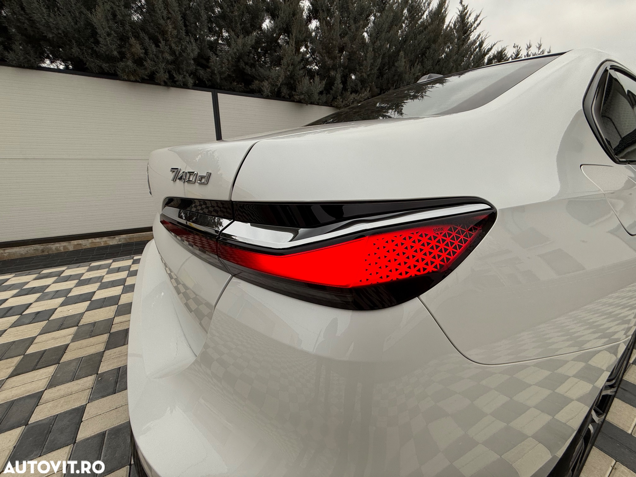 BMW Seria 7 740d xDrive MHEV - 27