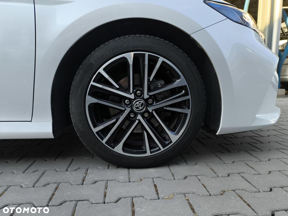 Toyota Camry - 20