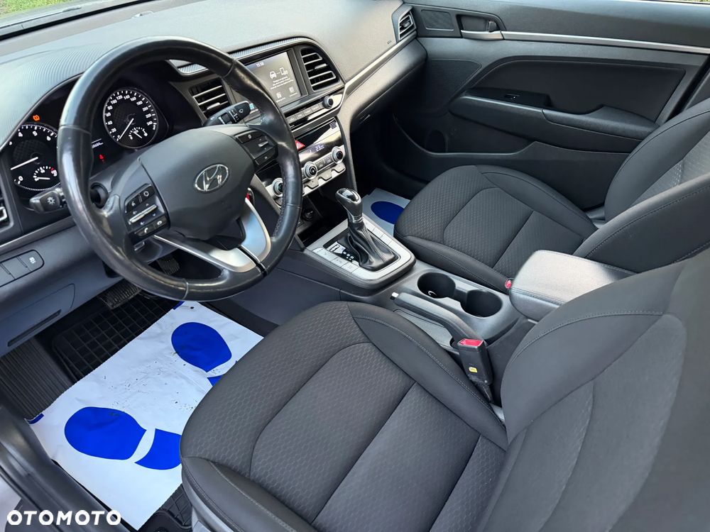 Hyundai Elantra 1.6 Comfort - 9