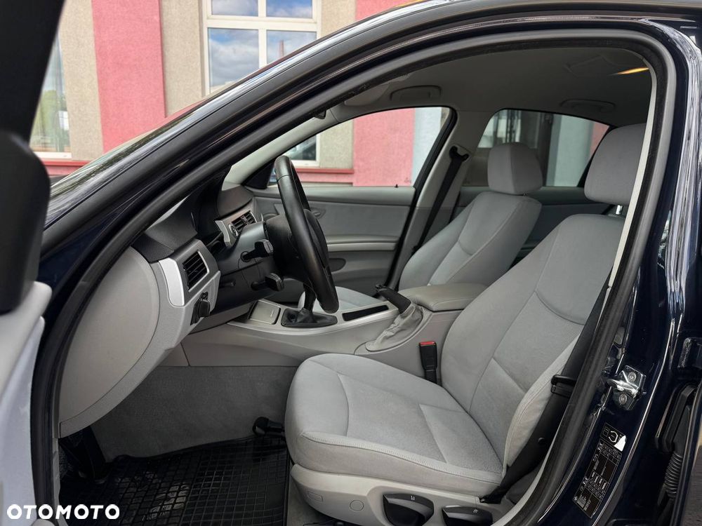 BMW Seria 3 320d - 16