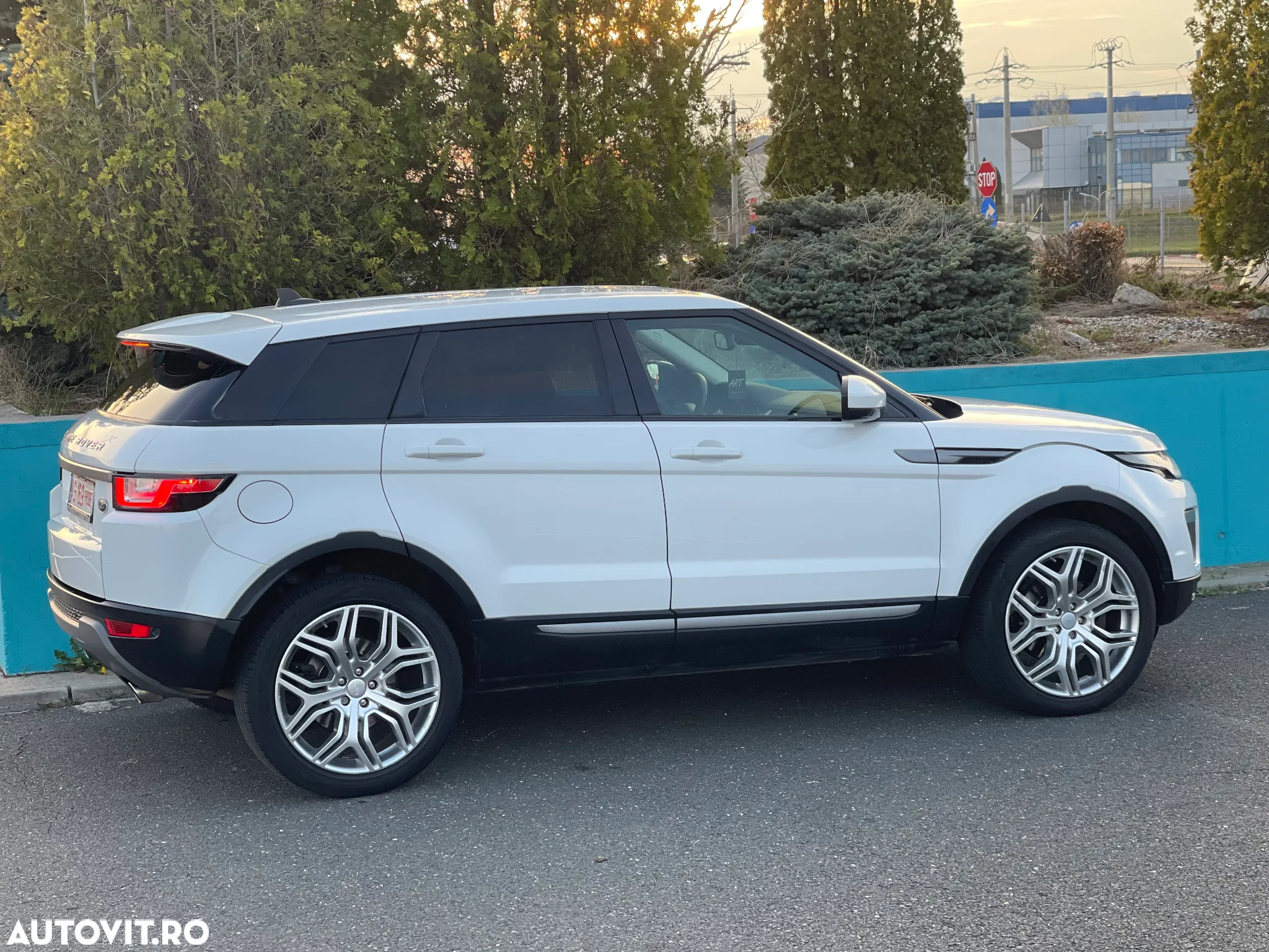 Land Rover Range Rover Evoque 2.0 D150 R-Dynamic SE - 6