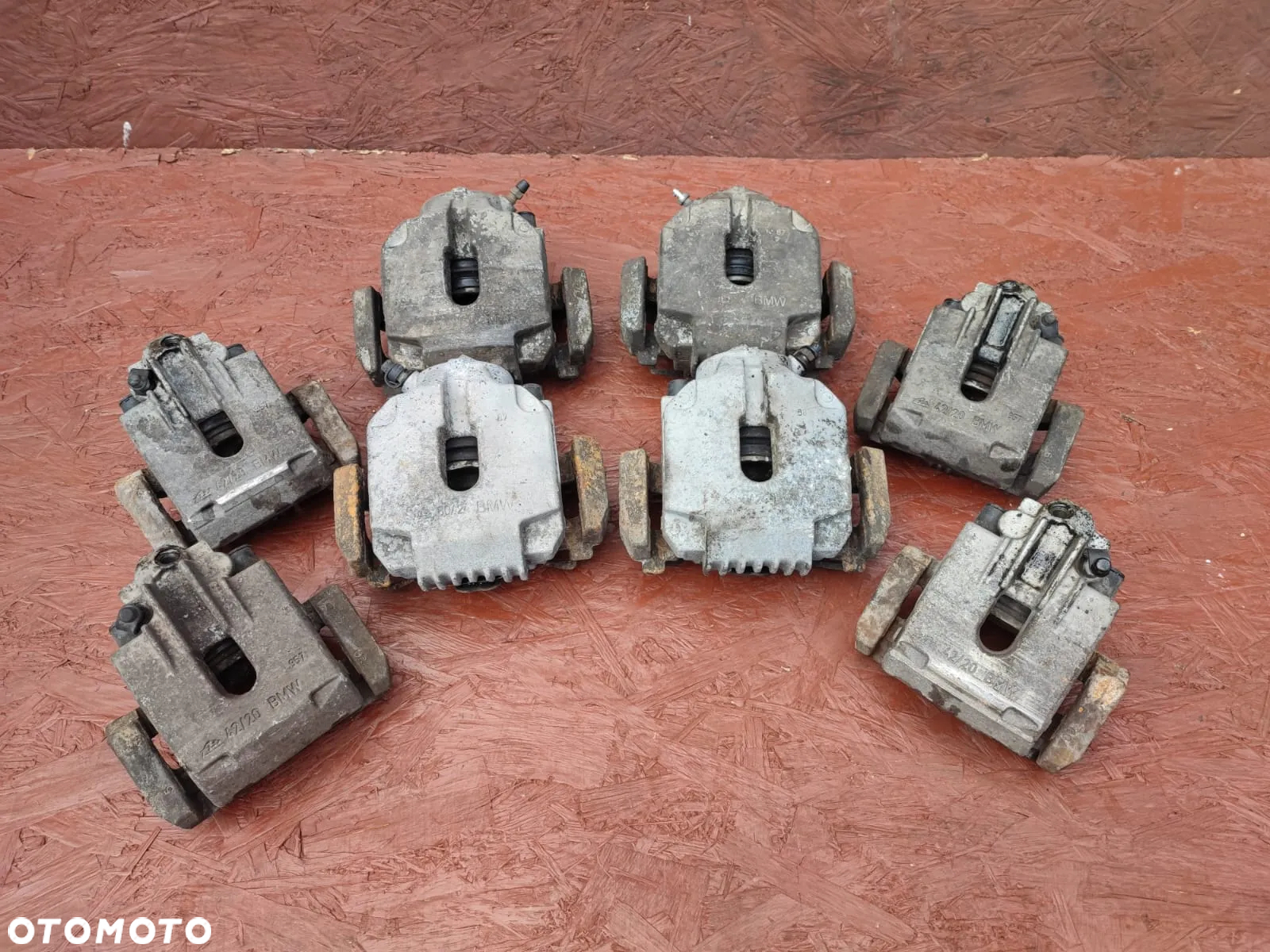 BMW E60 / E60 LCI / E61 / E61 LCI / E63 / E63 LCI / E64 / E64 LCI / E65 / E66. ORYGINALNE ZACISKI HAMULCOWE + JARZMA DO SILNIKÓW GAMY M57D25 / M47D20 / M54B22 / M54B25 POD TARCZĘ HAMULCOWĄ PRZÓD 310MM / TYŁ 320MM. O NR: 6 753 659 / 6 753 660 / 6 765 909 / 6 765 910 OEM. SPRAWNE W 100%. - 2