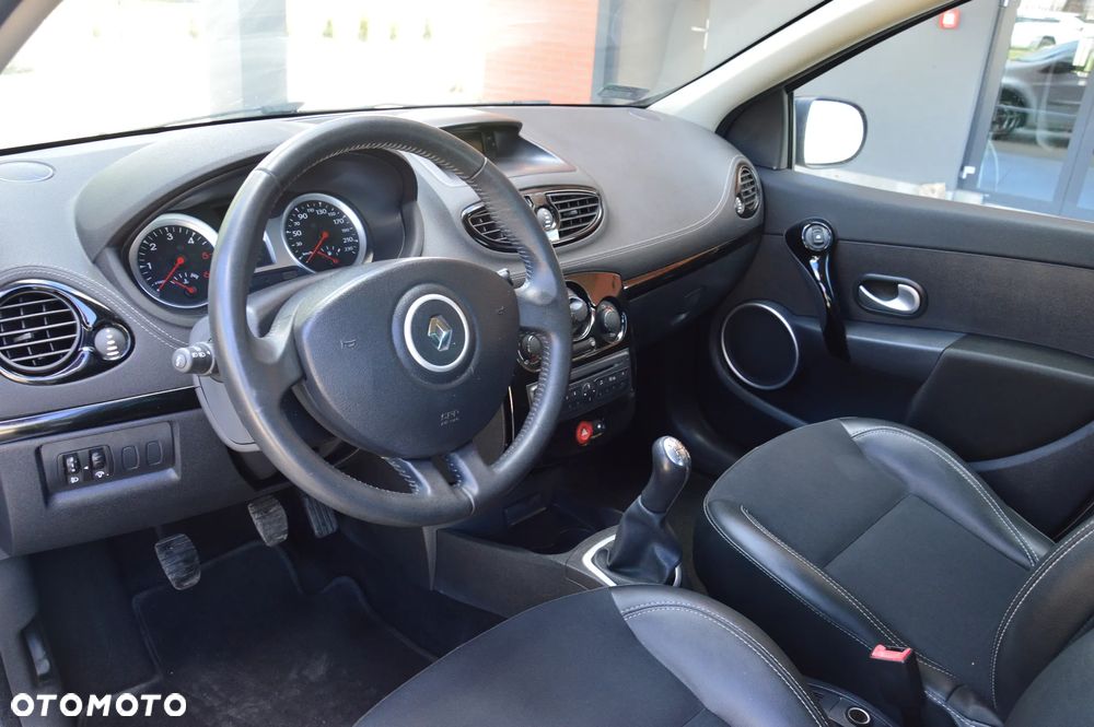Renault Clio - 22