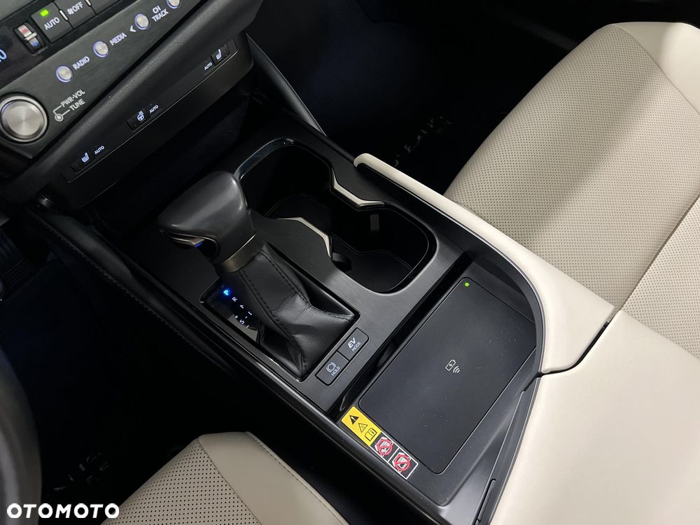 Lexus ES 300h Business Edition - 25