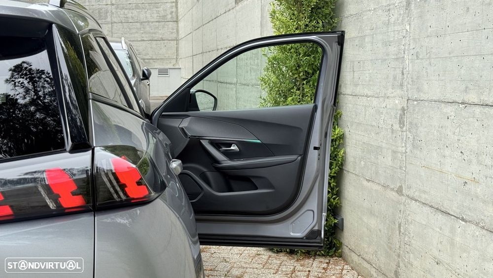 Peugeot 2008 1.2 PureTech Allure Pack - 30