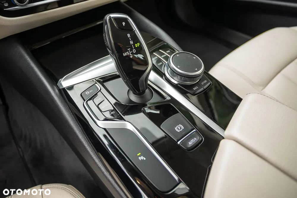 BMW Seria 5 520d Luxury Line - 24