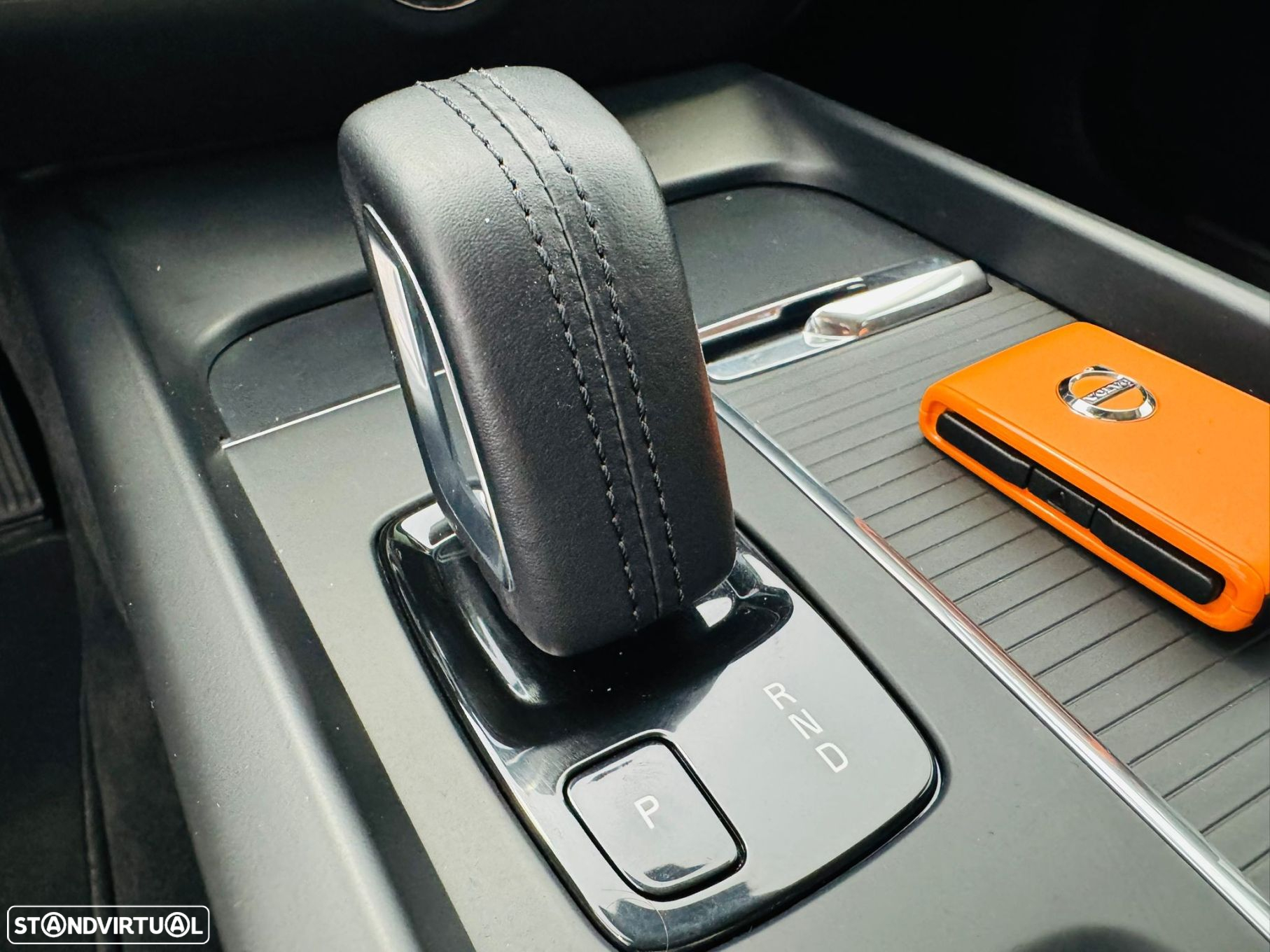 Volvo V60 2.0 B4 Momentum Core Geartronic - 12